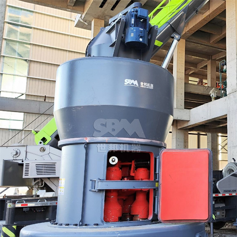 Industrial mill installation in a fertilizer production facility